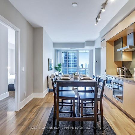 Downtown Suites With Free Parking Торонто Екстериор снимка