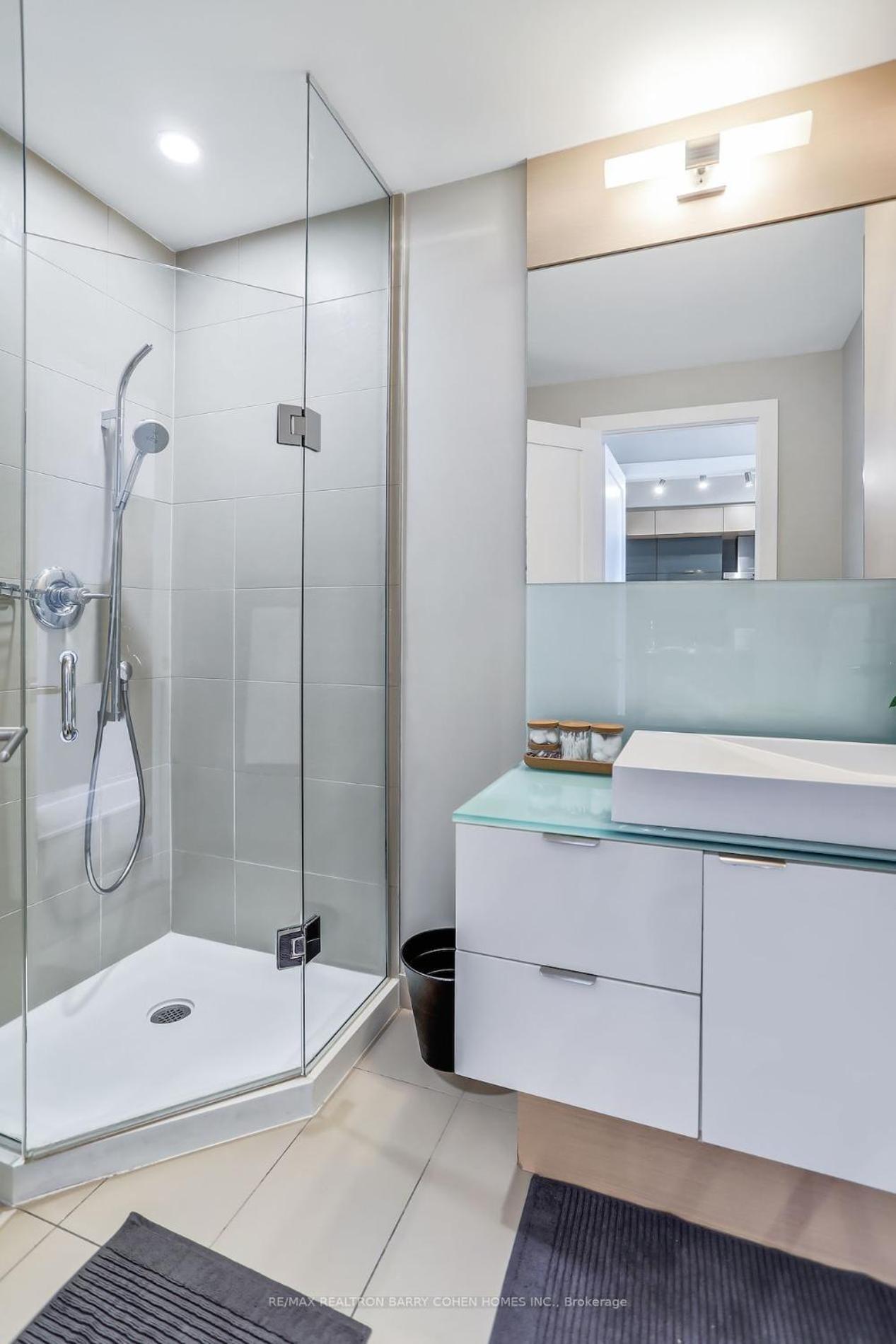 Downtown Suites With Free Parking Торонто Екстериор снимка