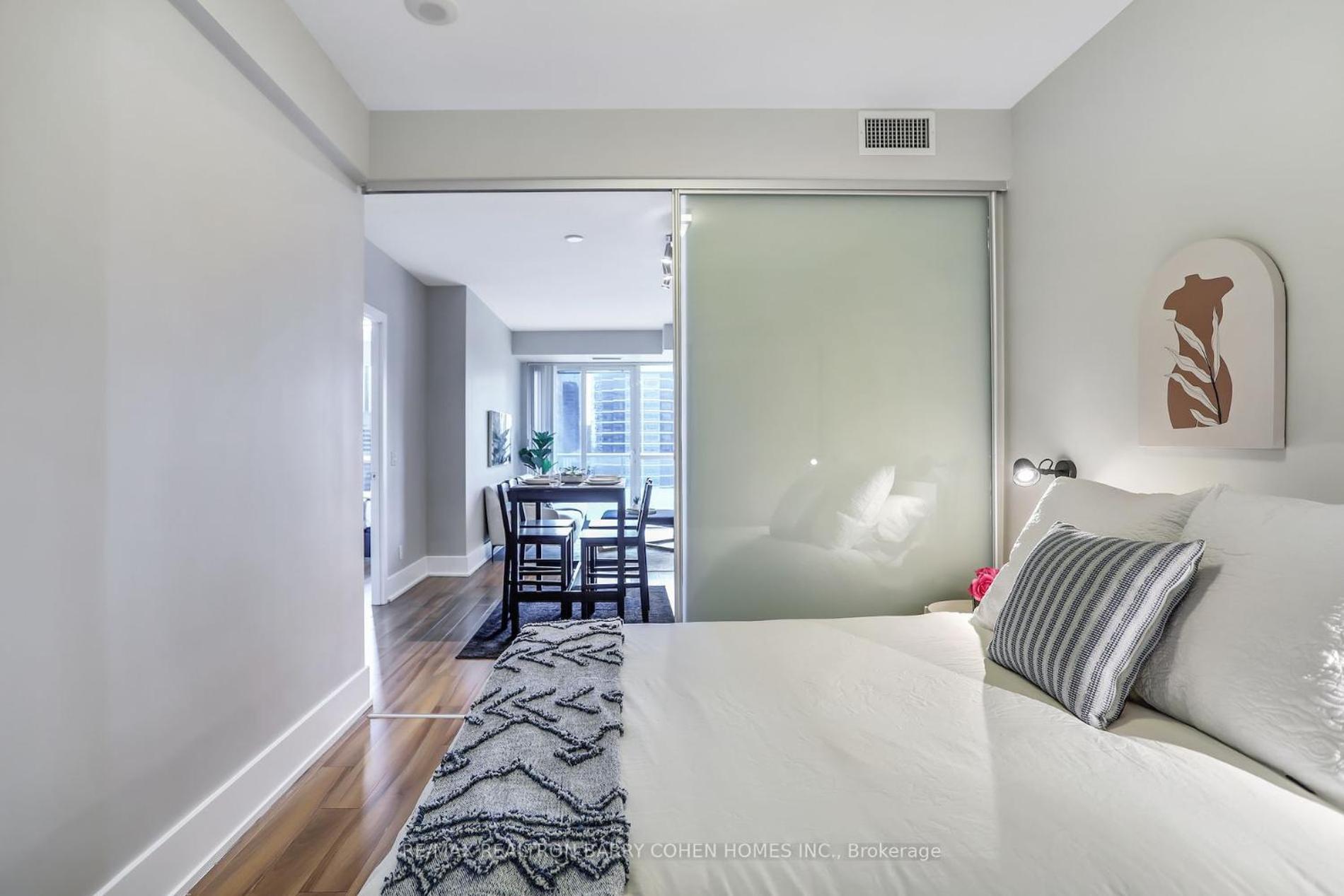 Downtown Suites With Free Parking Торонто Екстериор снимка