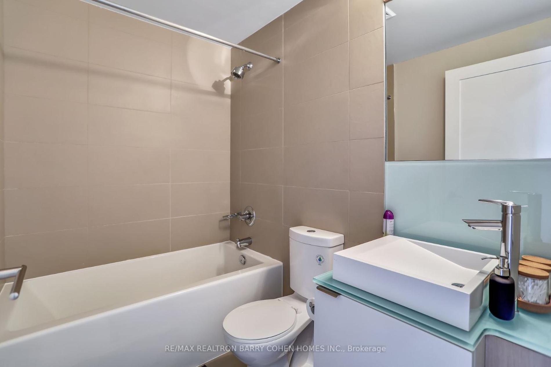 Downtown Suites With Free Parking Торонто Екстериор снимка
