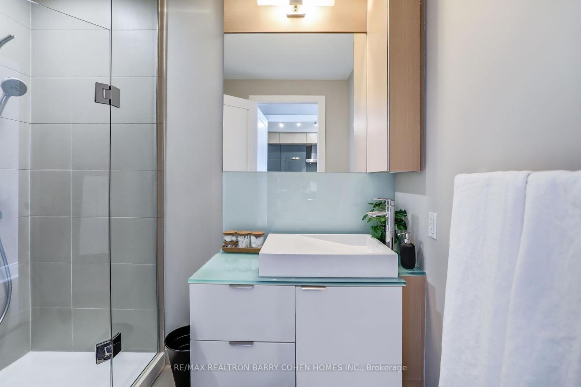 Downtown Suites With Free Parking Торонто Екстериор снимка
